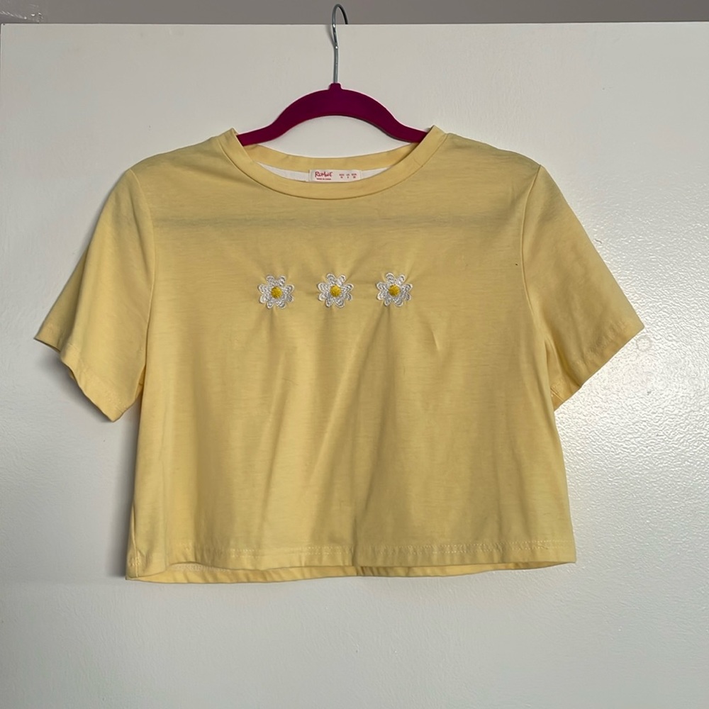 Yellow crop loose fitting tee